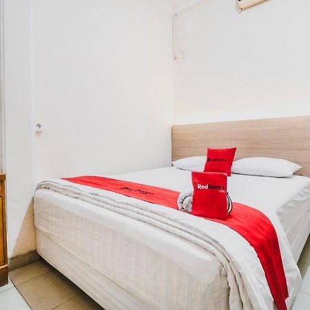 RedDoorz Plus near WTC Batanghari Mall Tanjungjohor Bagian luar foto