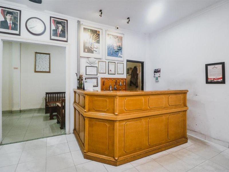 RedDoorz Plus near WTC Batanghari Mall Tanjungjohor Bagian luar foto