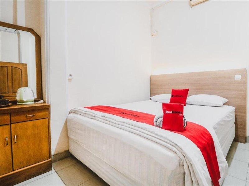 RedDoorz Plus near WTC Batanghari Mall Tanjungjohor Bagian luar foto