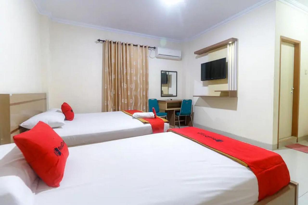 RedDoorz Plus near WTC Batanghari Mall Tanjungjohor Bagian luar foto