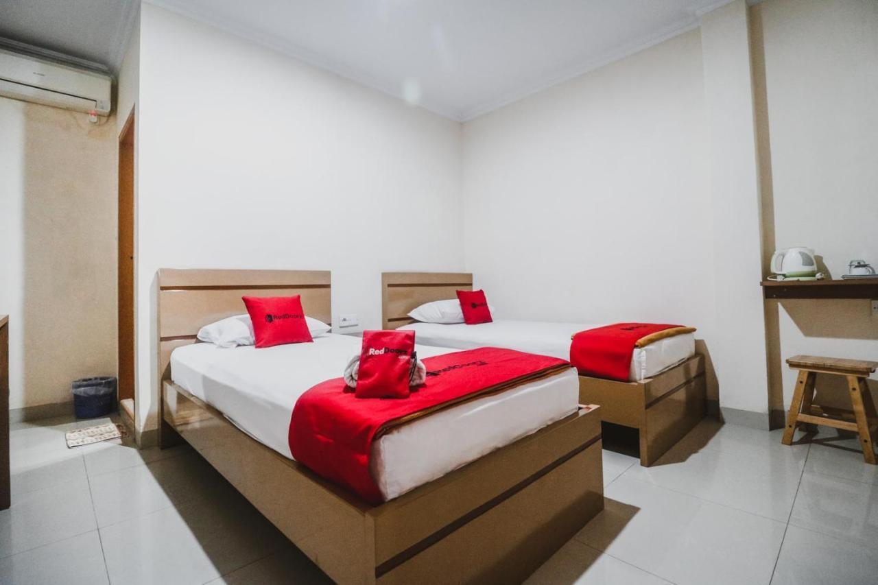 RedDoorz Plus near WTC Batanghari Mall Tanjungjohor Bagian luar foto